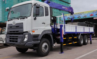 CẨU TỰ HÀNH 8 TẤN GẮN TRÊN XE UD TRUCKS 3 CHÂN 2 CẦU THẬT