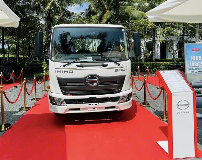 Giá xe tải Hino 6 tấn 4