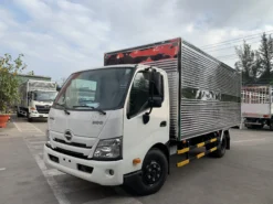 XE TẢI HINO 2 TẤN THÙNG KÍN 4,6M