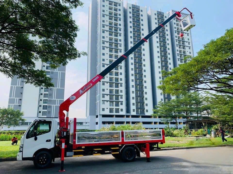 CẨU TỰ HÀNH 3 TẤN 5 KHÚC GẮN TRÊN XE TẢI HINO XZU720L