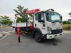 CẨU TỰ HÀNH 3 TẤN (UNIC 375K) GẮN TRÊN XE ISUZU FRR 5 TẤN