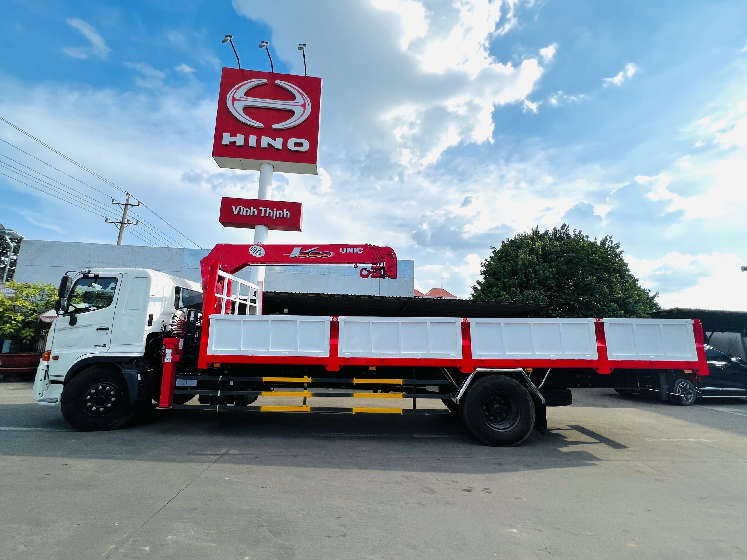 CẨU TỰ HÀNH 3 TẤN 4 KHÚC GẮN TRÊN XE HINO FG8JT8A 7 TẤN